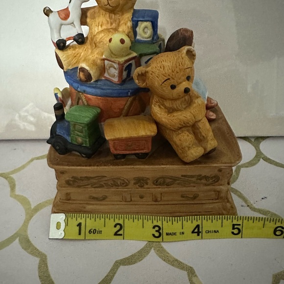 Music box Vintage Bear with toys EUC
Video down below music box works❤️ - Picture 7 of 12